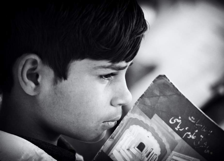 پاکستان میں تقریباً 2 کروڑ 25 لاکھ بچے اسکولوں سے محروم ہیں، ایچ آر ڈبلیو