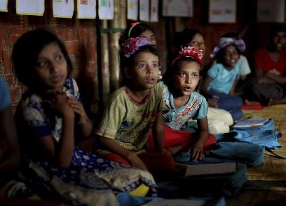 Rohingya refugee children attend a UNICEF-run school in the Balukhali refugee camp, in Bangladesh, on August 27, 2018. (Photo by AP)