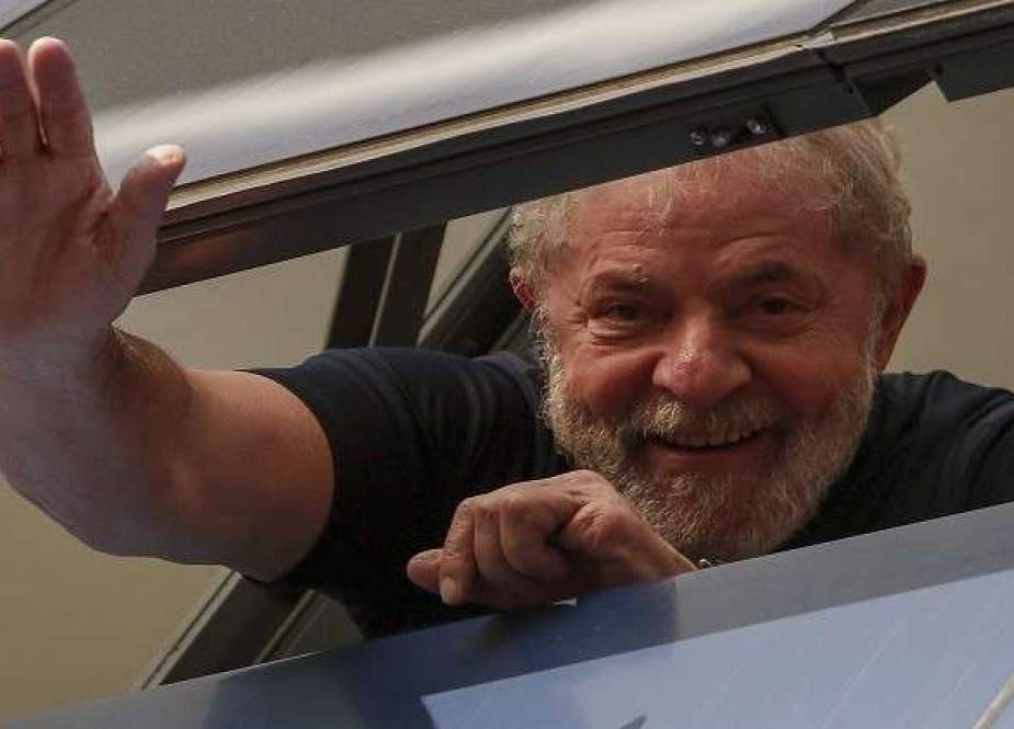 رئيس البرازيل الأسبق دا سيلفا يخرج من السجن لساعات