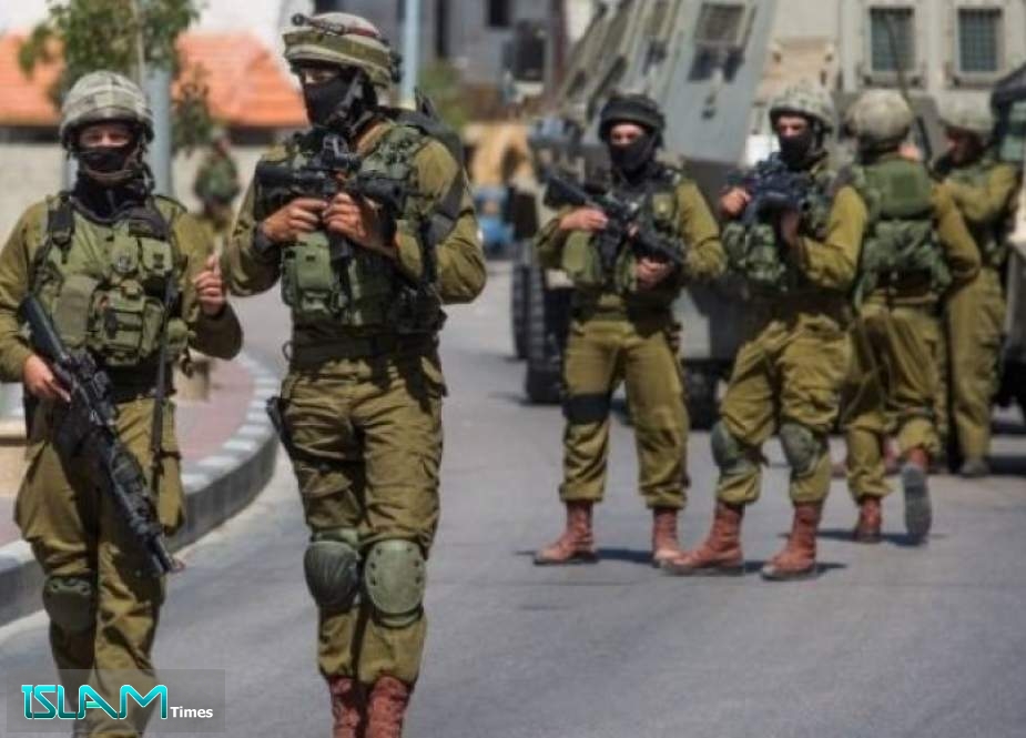 العدو ‘‘الاسرائيلي‘‘ يعتقل ثلاثة مواطنين من الخليل المحتل