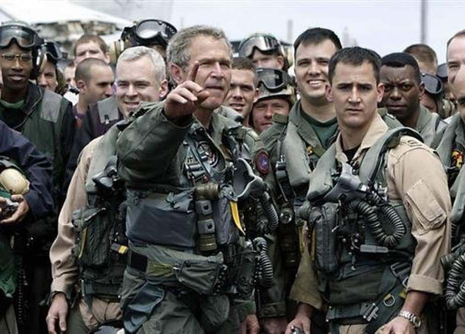 George Bush dan Tentara AS.jpg