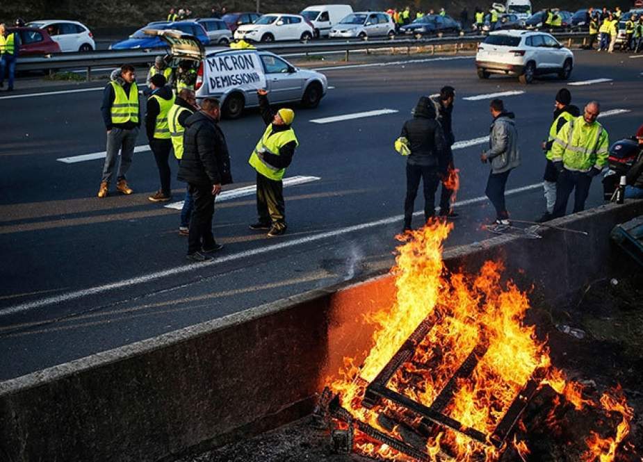 فرانس میں پیٹرولیم مصنوعات کی قیمتوں میں اضافے کیخلاف احتجاج میں خاتون ہلاک، 106 زخمی