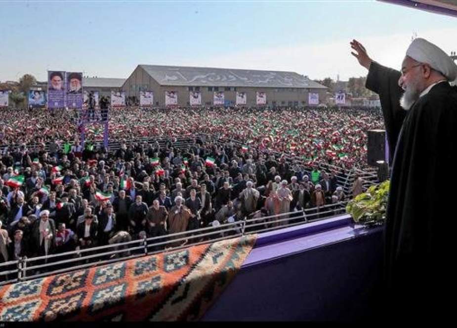 Iranian President Hassan Rouhani addresses a large gathering of people in the city of Khoy, West Azarbaijan Province, on November 19, 2018. (Photo by IRNA)