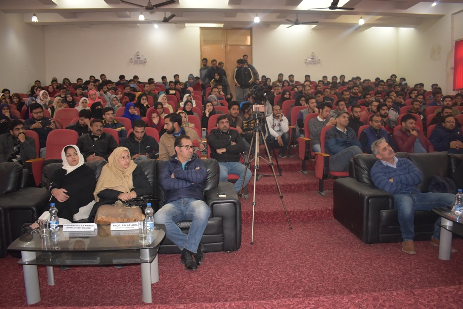 مقبوضہ کشمیر کی مرکزی یونیورسٹی میں اقدار عاشورا کے عنوان سے سیمینار منعقد