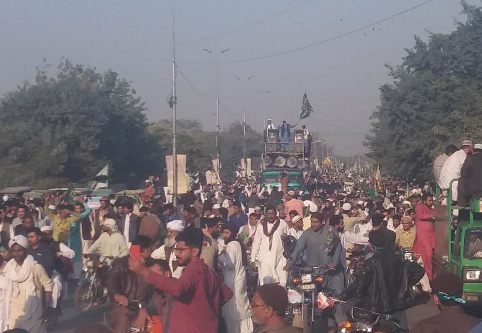 لاہور میں تحریک لبیک پاکستان کی میلاد ریلی کے مناظر