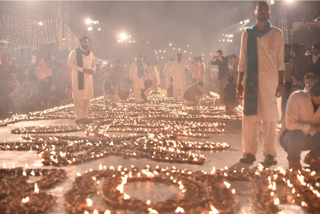 کراچی میں جے ڈی سی کی جانب سے بین المذاہب قومی میلاد مصطفیٰ (ص) کانفرنس و چراغاں کا انعقاد