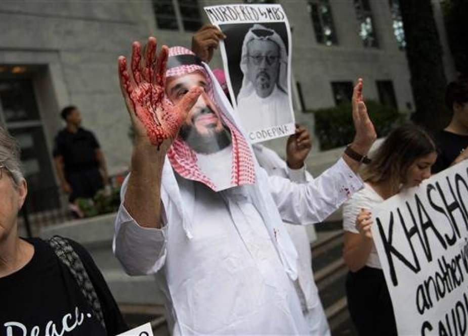 Demonstrator dressed as Saudi Crown Prince Mohammed bin Salman outside the Saudi embassy in Washington, DC.jpg