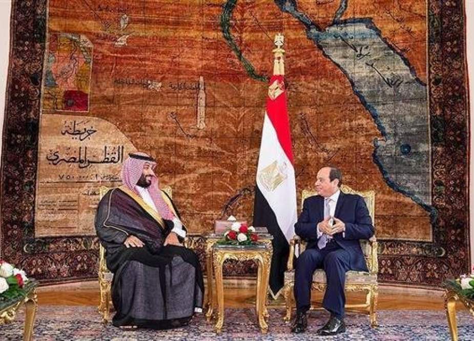 Saudi Crown Prince Mohammed bin Salman (L) meets with Egypt’s President Abdel Fattah el-Sisi at the Ittihadiya Presidential Palace in Cairo, Egypt, on November 27, 2018. (Photo by Saudi Press Agency)