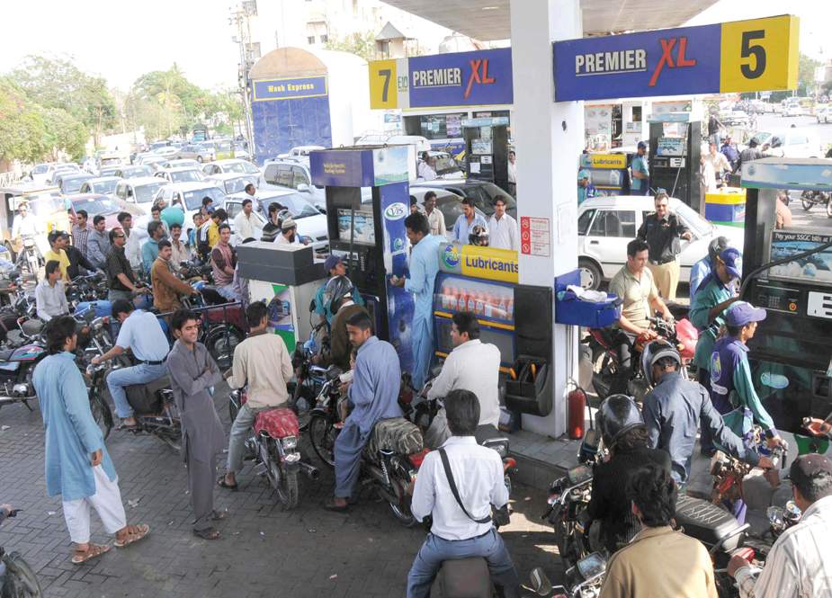 کراچی، بنا ہیلمٹ والے موٹر سائیکل سواروں کو پیٹرول نہ دیا جائے، آئی جی سندھ