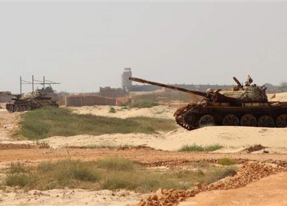Saudi tanks are positioned near Mukalla airport, southwestern Yemen, on November 29, 2018. (Photo by AFP)