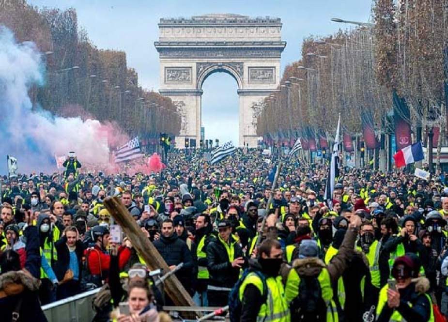 فرانسیسی صدر کی وزیراعظم کو مشتعل مظاہرین سے مذاکرات کی ہدایت