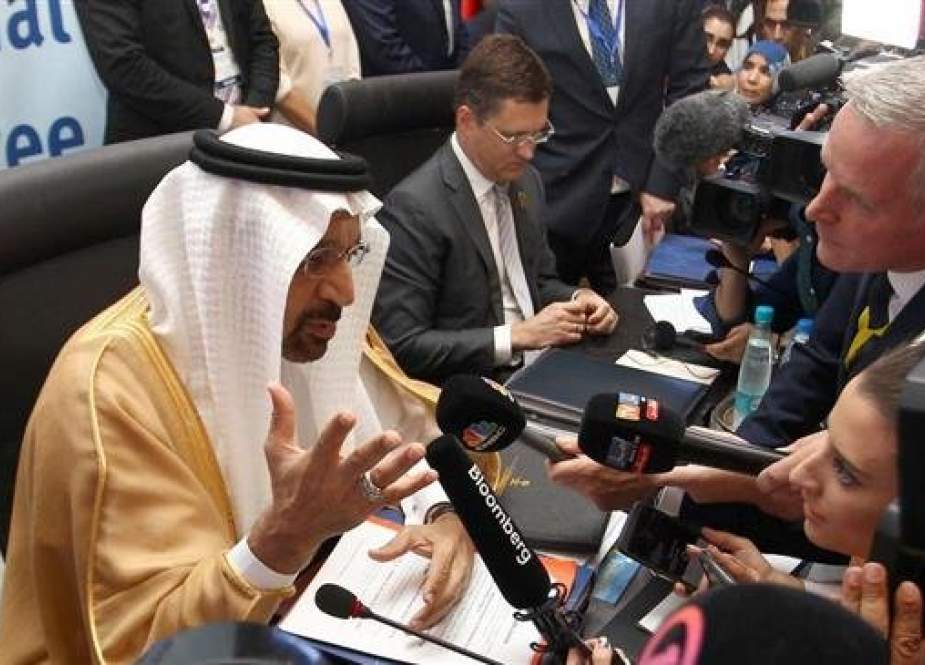 Saudi Arabian Energy Minister Khalid al-Falih talks to reporters at the OPEC Ministerial Monitoring Committee in Algiers, Algeria September 23, 2018. (Photo by Reuters)