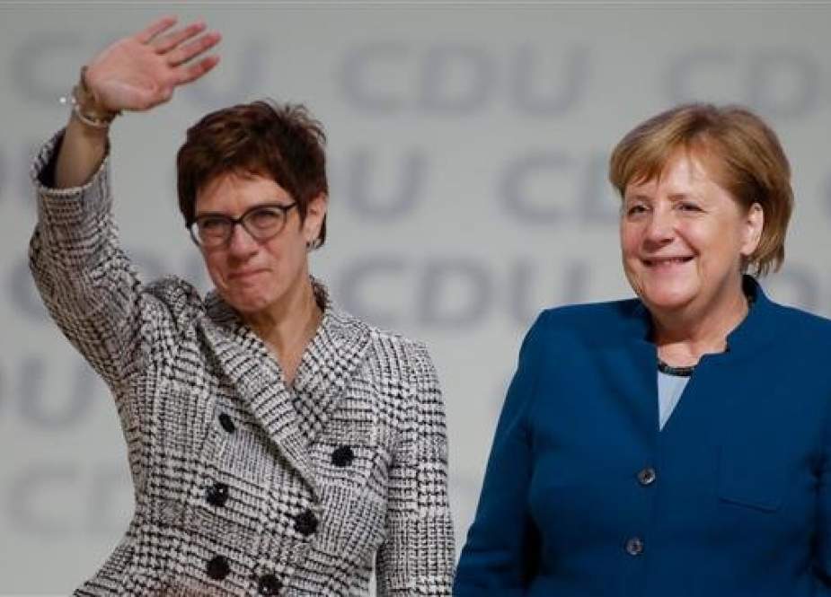 Annegret Kramp-Karrenbauer, left, waives as she is applauded after winning enough votes to become leader of the center-right Christian Democratic Union (CDU) in Hamburg, Germany, December 7, 2018. (Photo by AFP)