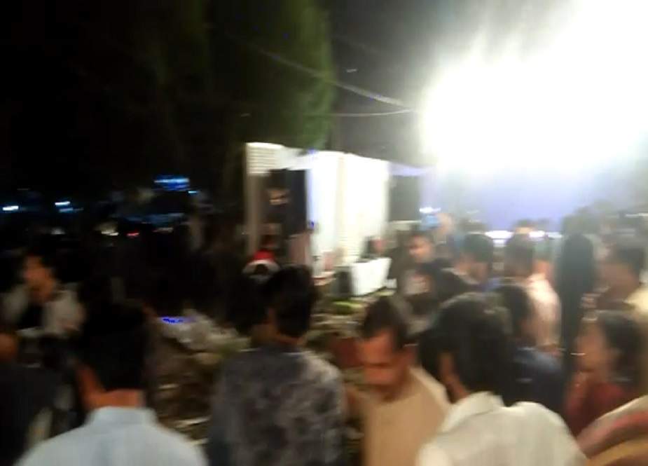 کراچی، ایم کیو ایم پاکستان کے تحت محفل میلاد میں کریکر دھماکا، 6 افراد زخمی