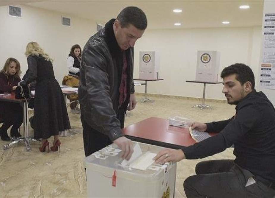 Armenians voting in early parliamentary elections in the capital, Yerevan, on December 9, 2018.