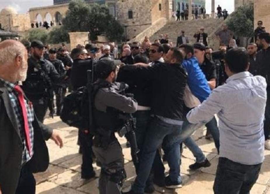 Polisi Zionis Israel di al Quds.jpg