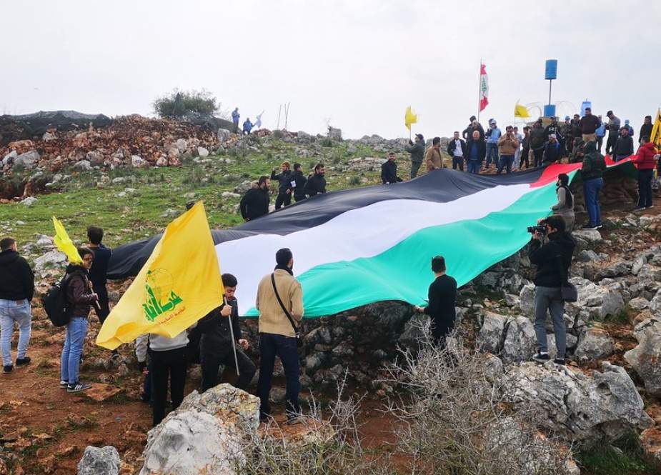 Lebanese youths raising Palestinian flag near the border with the occupied territories.jpg
