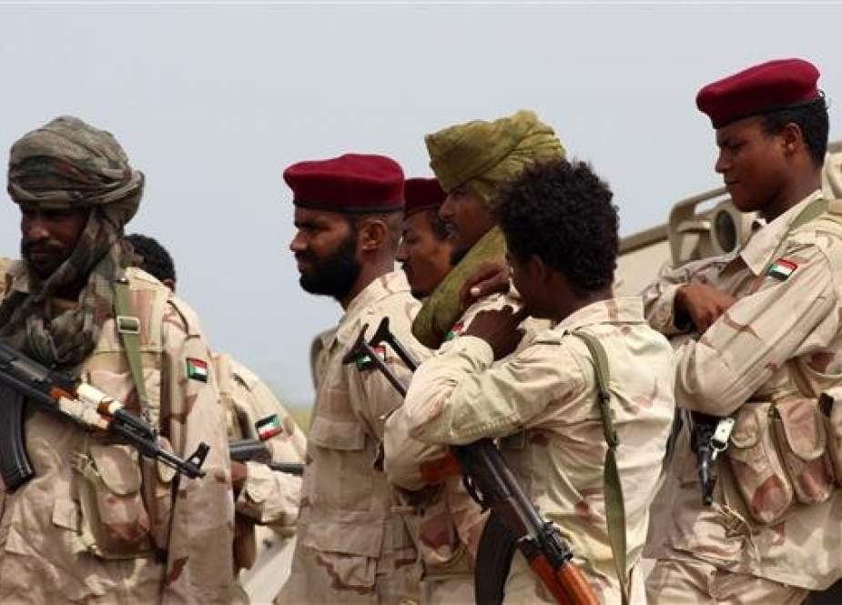 A picture taken on June 22, 2018 shows Sudanese forces fighting on behalf of a Saudi Arabia-led coalition in a war on Yemen, southwest of the Yemeni port city of al-Hudaydah. (By AFP)