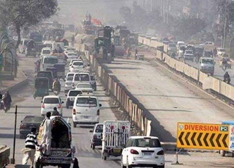 پشاور، بی آر ٹی منصوبے کے باعث 400 ٹریفک وارڈنز مختلف امراض میں مبتلا