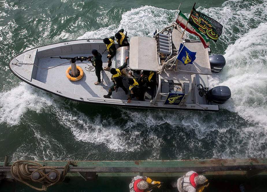 دیلی‌میل: ایران در خلیج‌فارس قدرت خود را به رخ آمریکا کشید