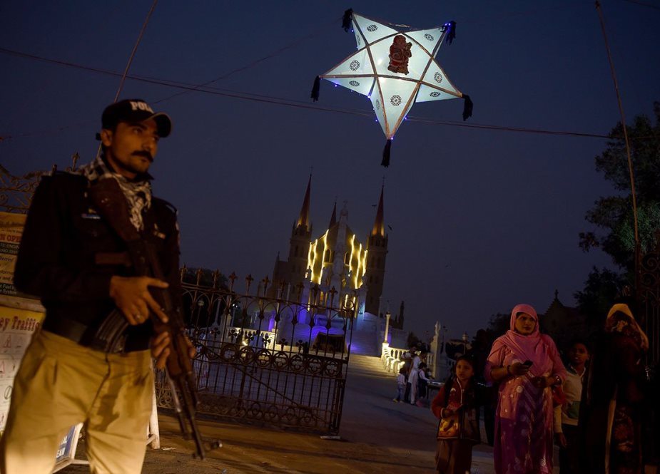 پاکستان میں کرسمس کے موقع پر مسیحی برادری کی دعائیہ تقریبات کی تصاویر
