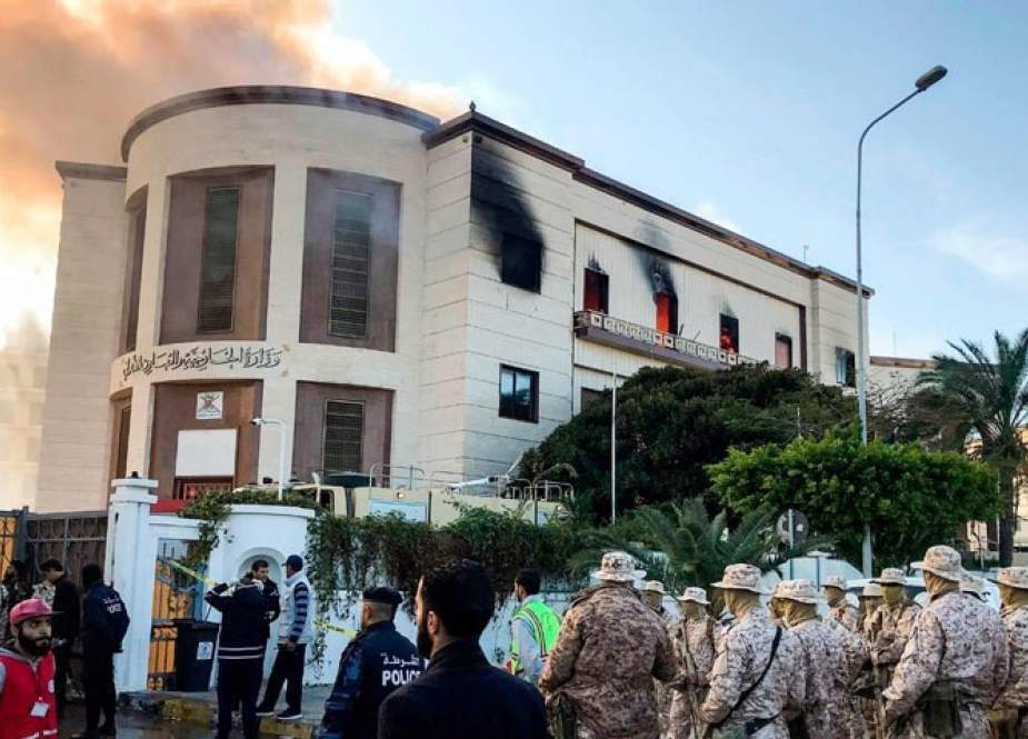 طرابلس میں وزارت خارجہ کی عمارت پر خودکش حملہ، سینئر سول عہدیدار سمیت 3 افراد ہلاک
