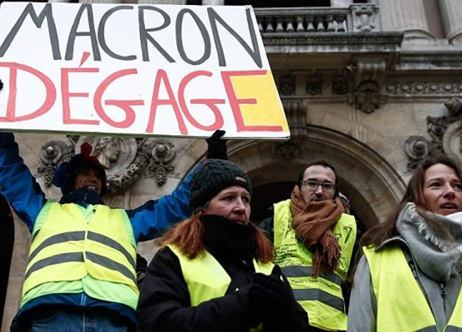 تلاش جلیقه زردها برای ورود به اقامتگاه رئیس جمهور فرانسه
