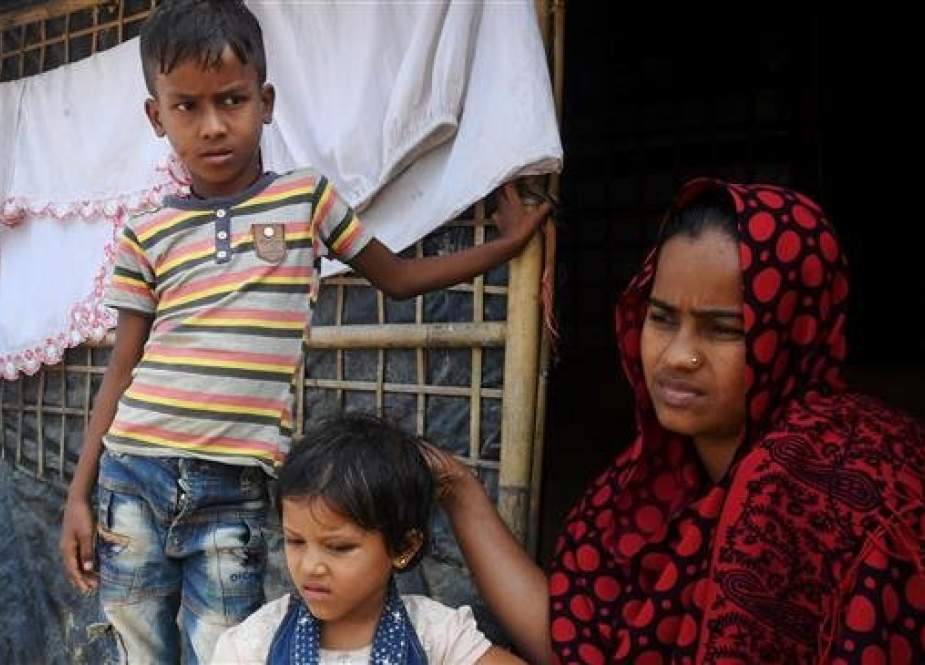 Muslim Rohingya family.jpg