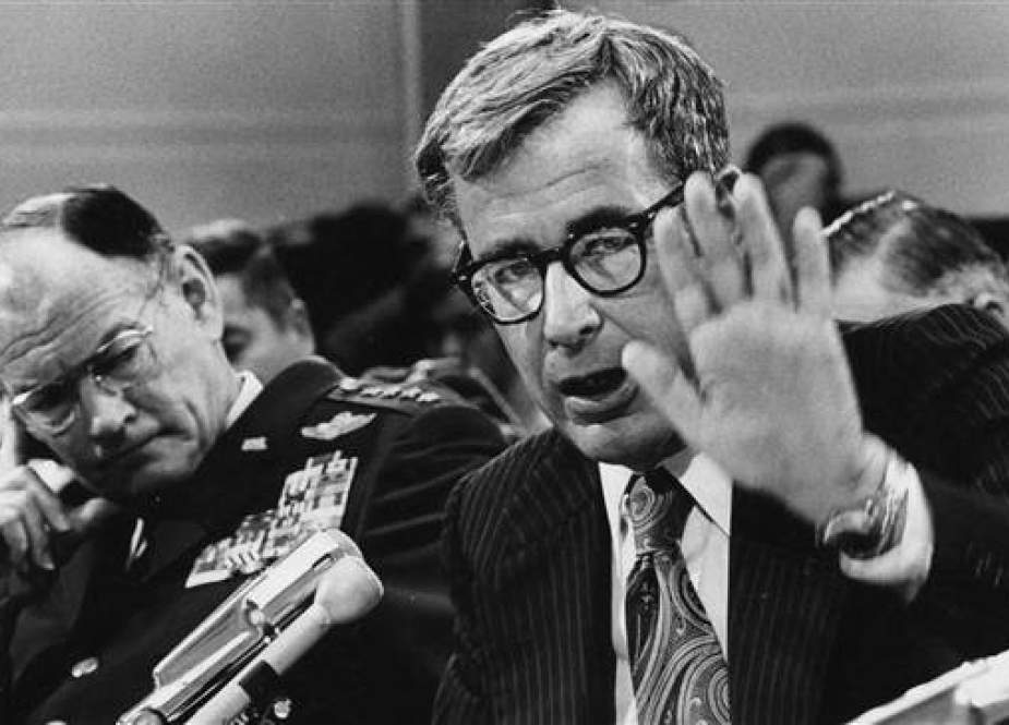 Defense Secretary Harold Brown (R) testifies on Capitol Hill in 1977. (File photo)