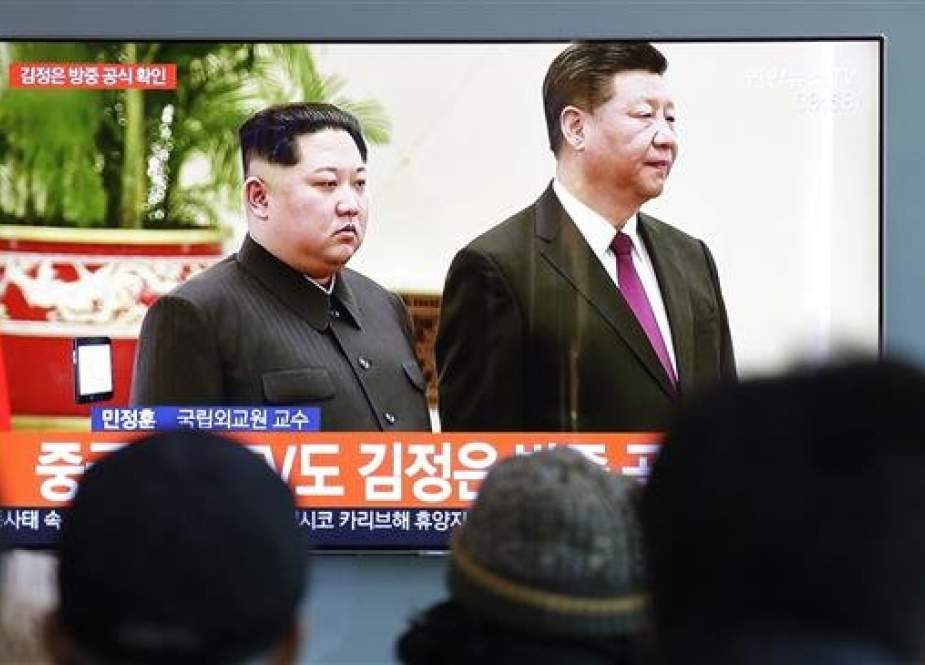 A TV screen shows file footage of North Korean leader Kim Jong-un (L) and Chinese President Xi Jinping, during a news program at the Seoul Railway Station, Seoul, in South Korea, on January 8, 2019. (Photo by AP)