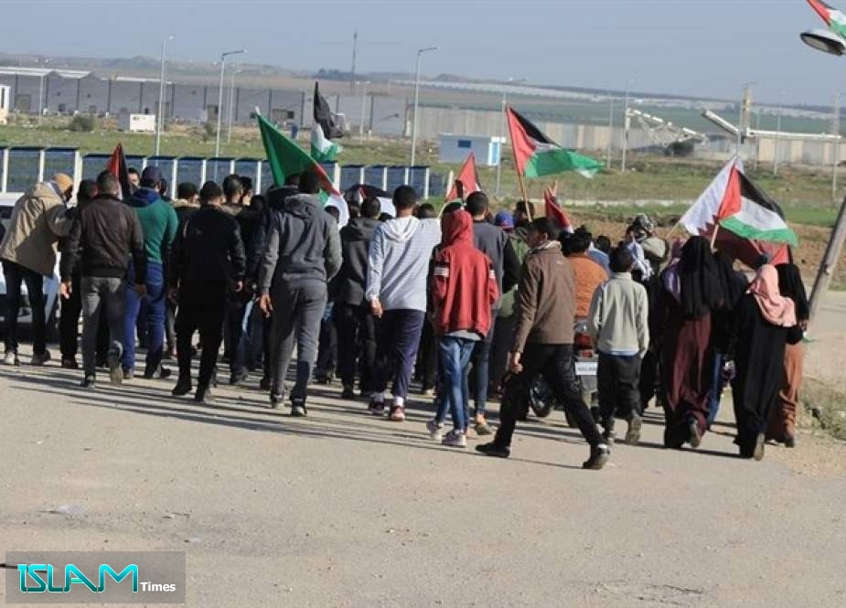 إصابات بين الفلسطينيين بالمشاركة بمسيرات العودة على حدود غزة