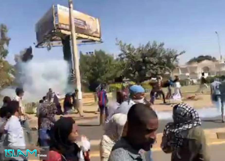 السودان... تواصل التظاهرات المطالبة باسقاط النظام في العاصمة