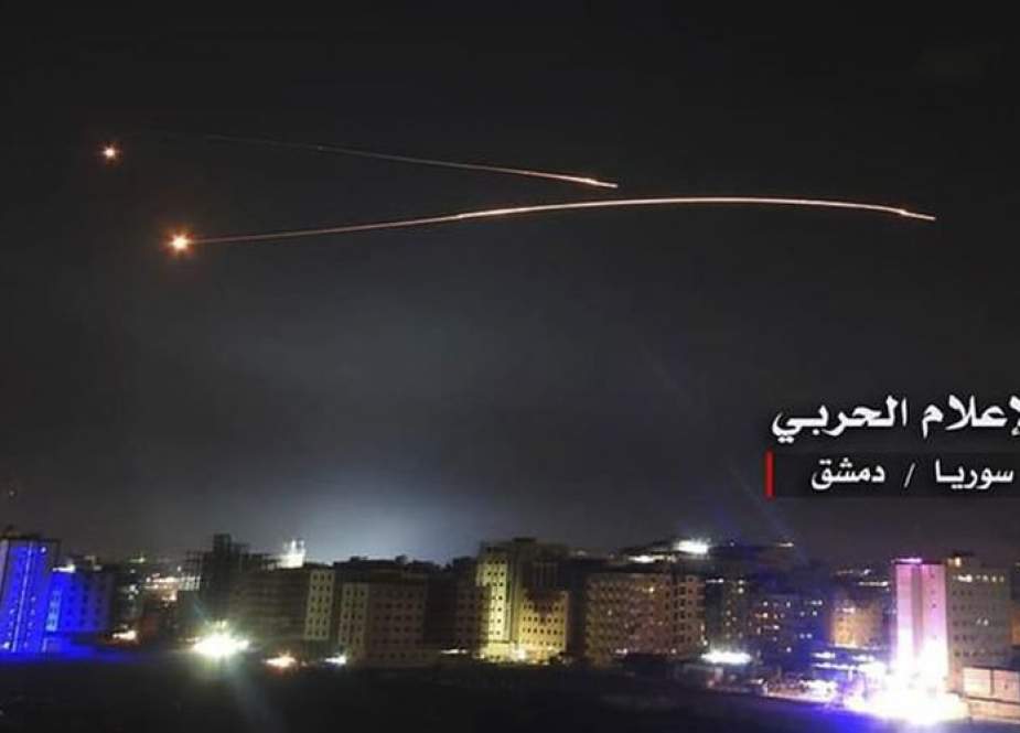 Dua rudal yang berasal dari Israel dan Suriah terbang di langit dekat ibu kota Damaskus.jpg