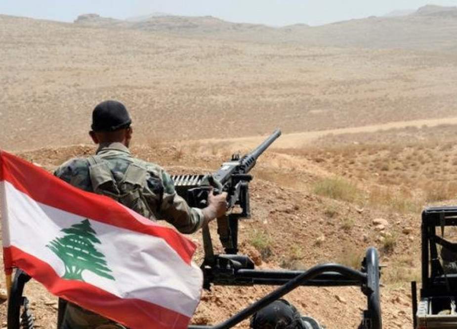 نیروهای ارتش لبنان و حزب الله در جستجوی فردی با یونیفرم صهیونیستی