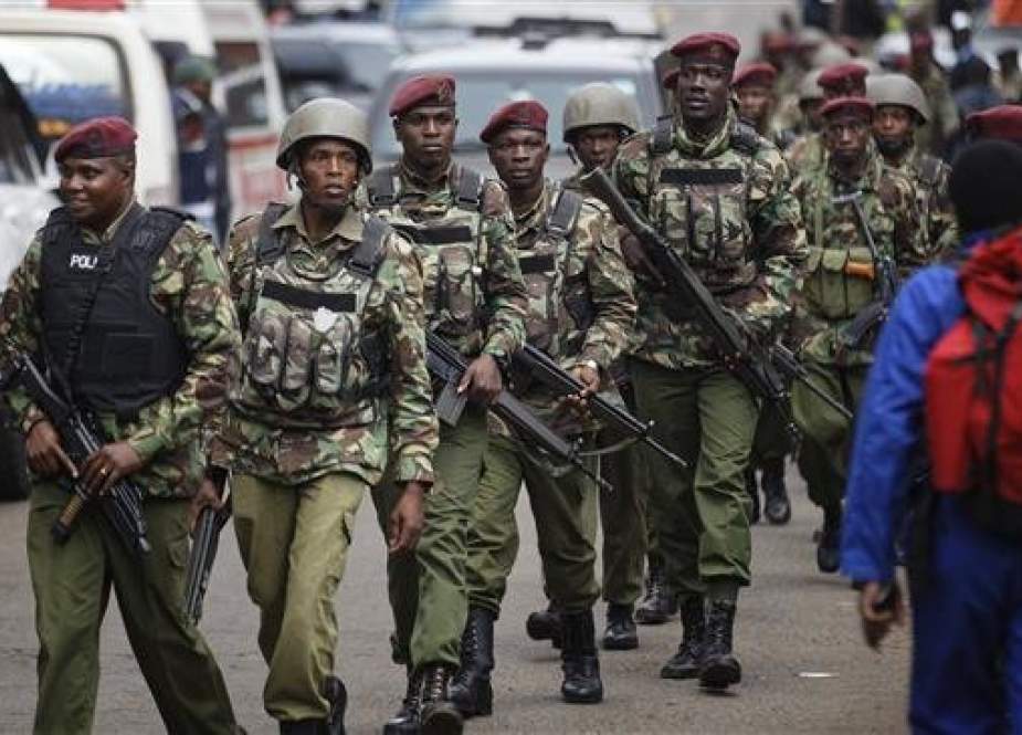 Kenyan security forces walk from the scene of an attack on a hotel in Kenya’s capital, Nairobi, on January 16, 2019.