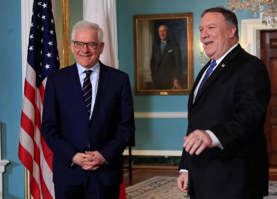 Secretary of State Mike Pompeo, right, and Polish Foreign Minister Jacek Czaputowicz