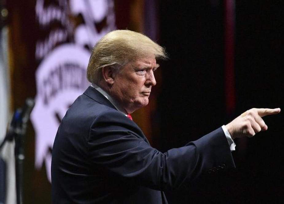 US President Donald Trump makes his way off stage after addressing the annual American Farm Bureau Federation convention in the Ernest N. Morial Convention Center in New Orleans, Louisiana on January 14, 2019. (AFP photo)