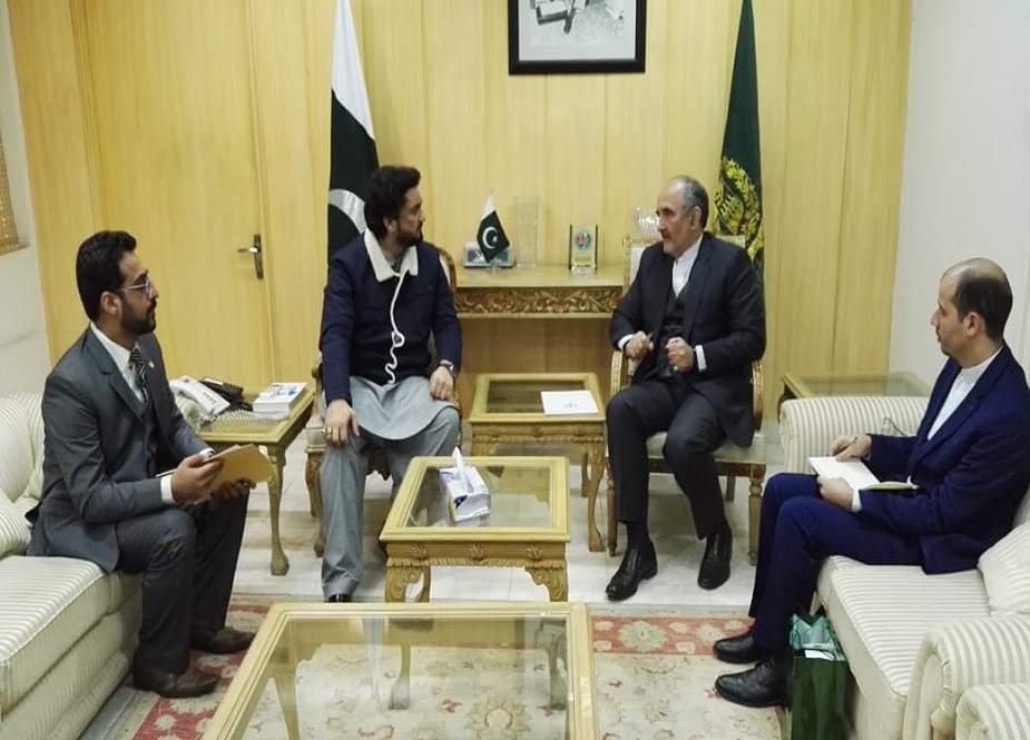ایرانی سفیر کی وزیر مملکت شہریار خان آفریدی سے ملاقات، تحفہ بھی پیش کیا