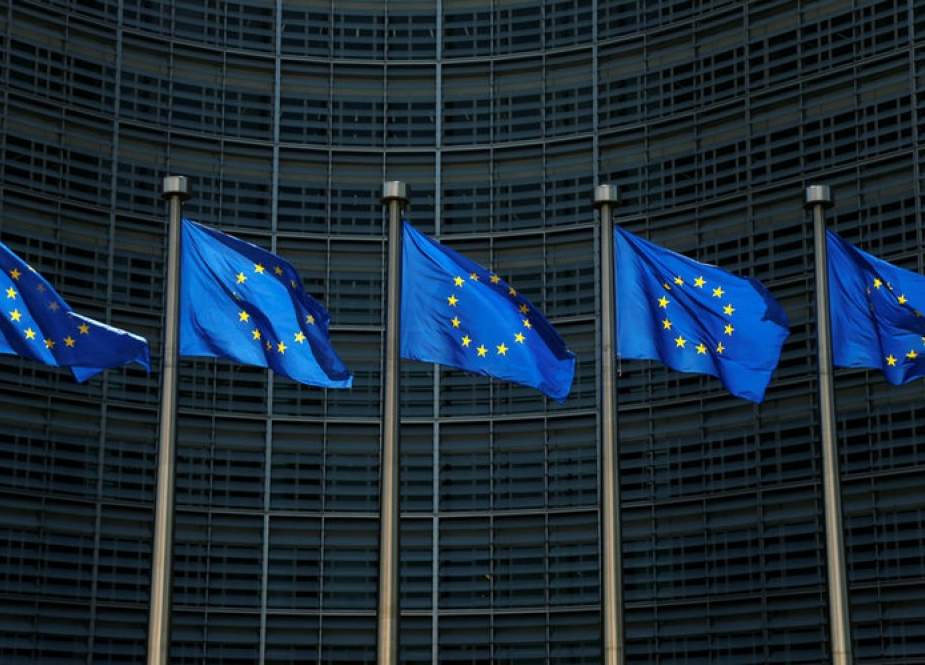 European Union flags flutter outside the EU Commission headquarters in Brussels, Belgium. (File photo)