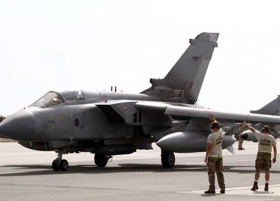 A Royal Air Force Tornado GR4 fighter jet prepares to take off on September 27, 2014, at the Akrotiri British RAF airbase near the Cypriot port city of Limassol. (Photo by AFP)
