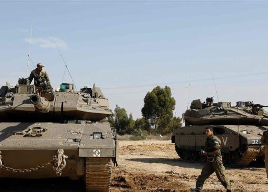 Israeli tanks shell Gaza, kill Palestinian