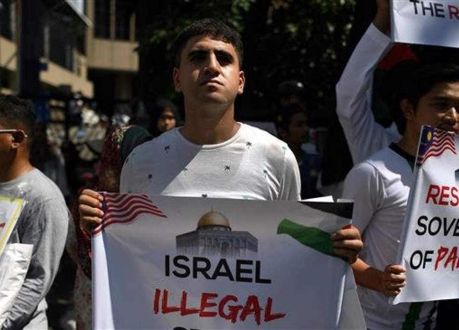A group of Malaysians rally outside the Australian Embassy in Kuala Lumpur on December 21, 2018 to protest against Canberra’s decision to recognize occupied Jerusalem as the “capital” of Israel. (Photo by AFP)