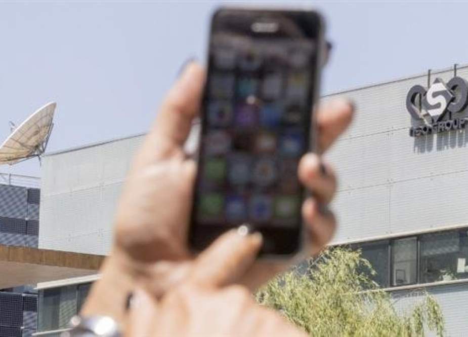 An Israeli woman uses her iPhone in front of the building housing the Israeli NSO group, on August 28, 2016, in Herzliya, near Tel Aviv. (Photo by AFP)