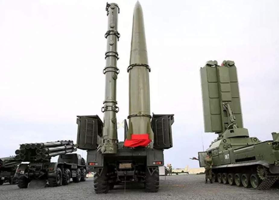 This file photo shows Russian 9M728 cruise missiles (L) and 9M723 short-range ballistic missiles (R).