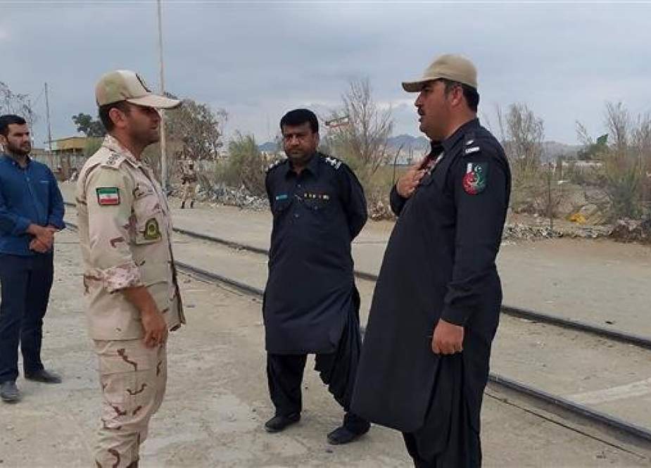 Pakistani border security official  and Iranian border official meet at Zero Point in the Pakistan-Iran border town of Taftan.jpg