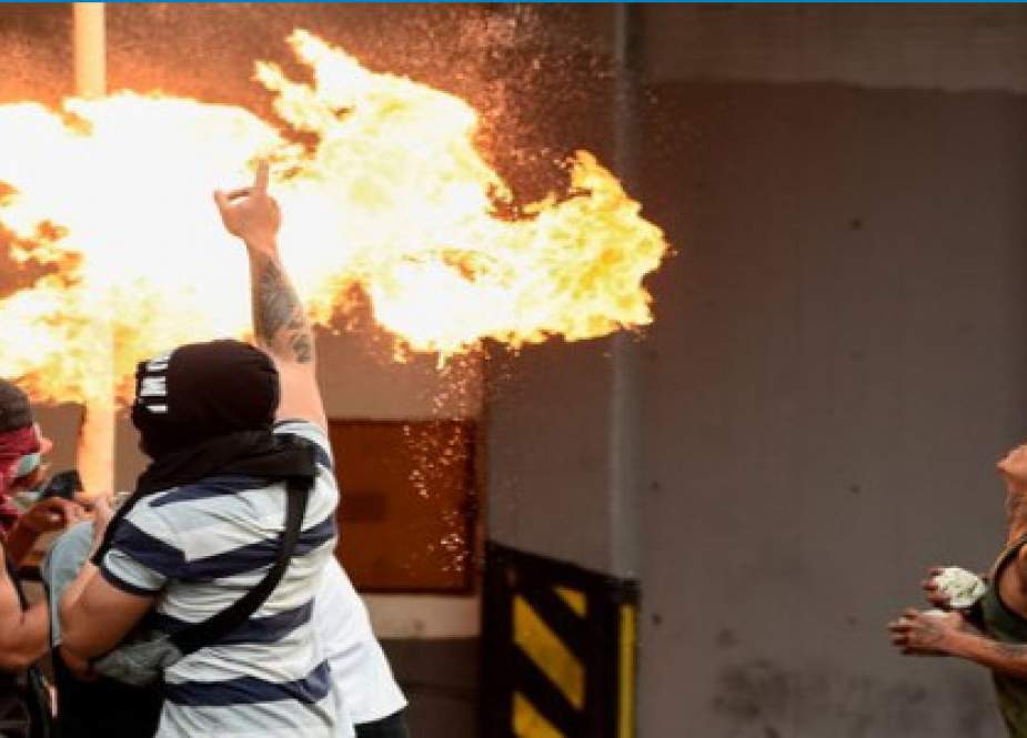 تحولات ونزوئلا/ موافقان و مخالفان دولت به خیابان‌ها ریختند