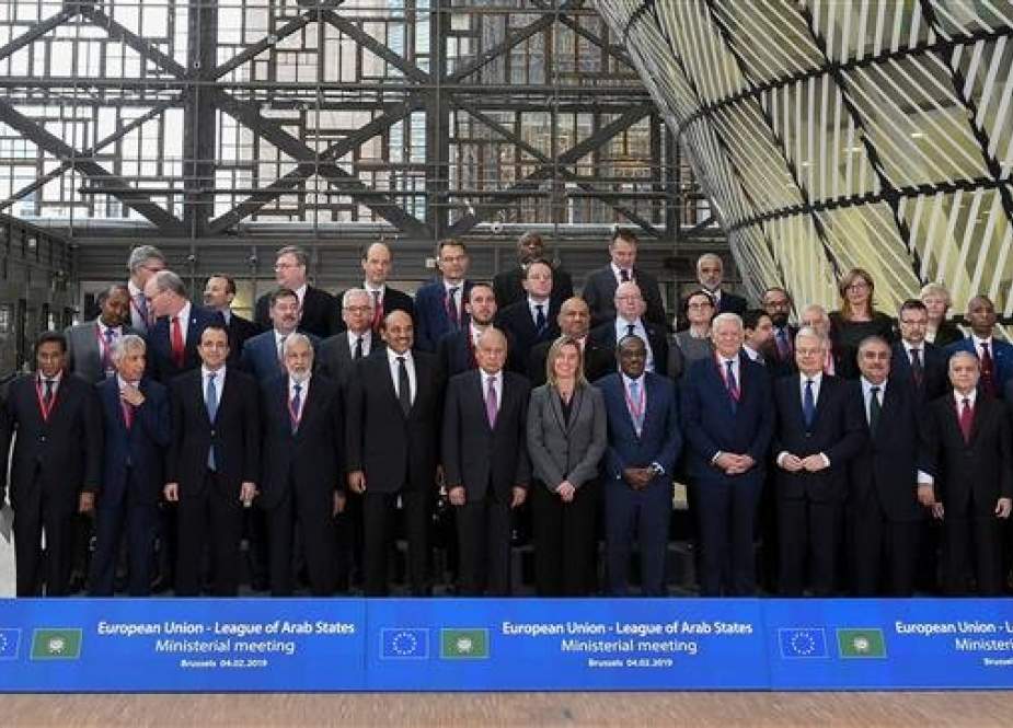 EU foreign policy chief Federica Mogherini (C) poses with ministers for a family photograph during a ministerial meeting of the EU and the Arab League in Brussels, Belgium, February 4, 2019. (Photo by AFP)