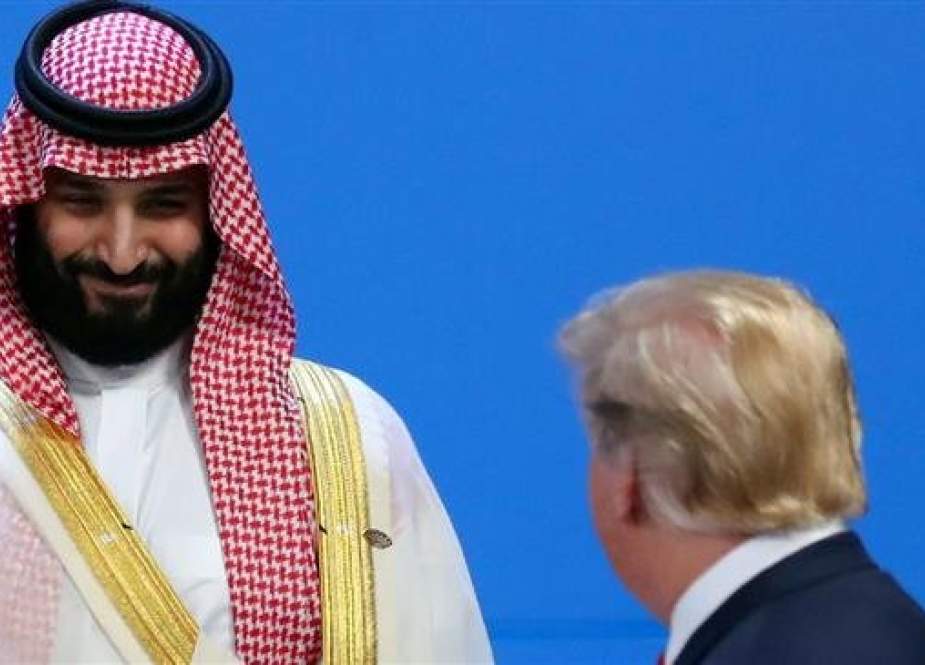 US President Donald Trump (R) and Saudi Arabia