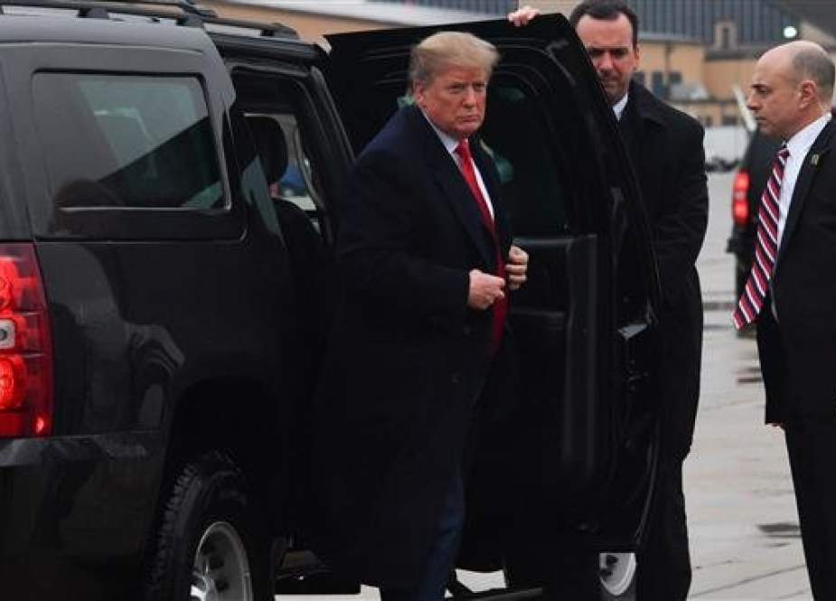US President Donald Trump gets out of his car as he walks to Airforce One before departing Joint Base Andrews, Maryland on February 11, 2019. (AFP photo)