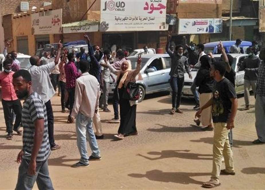 Sudanese protesters take part in an anti-government demonstration in Khartoum, Sudan, on February 7, 2019. (Photo by AFP)